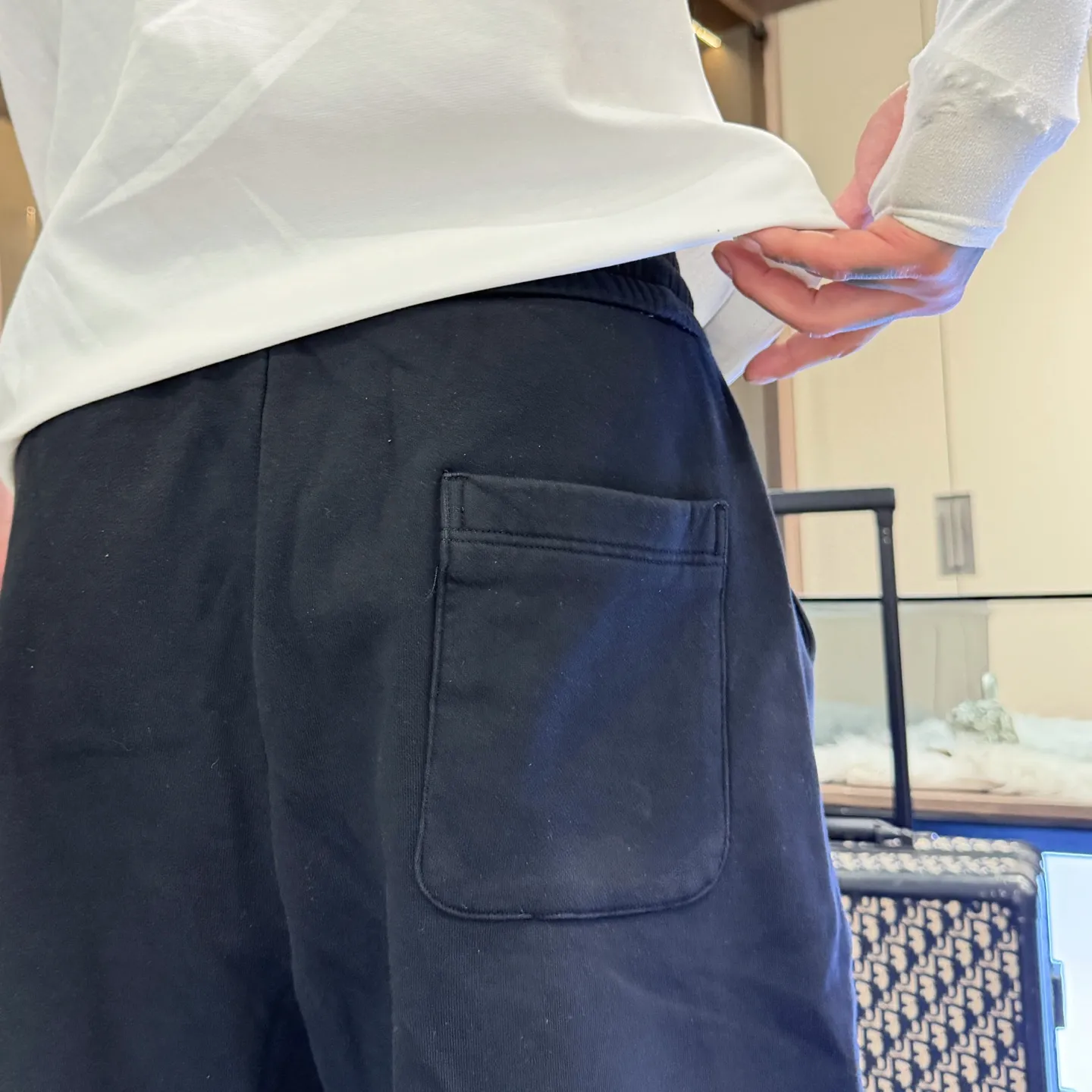 Balenciaga's three-standard complete 2026 summer New Arrival men's casual shorts, advanced custom-made Breathable fabric, Breathable fabric, extremely stretchy and comfortable, impeccable details, top-grade accessories, original logo design concept, delicate and soft feel! The upper body fit is awesome! Size: M-XXXL Please state your height and weight when ordering